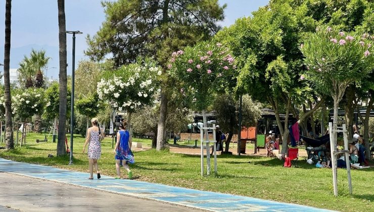 Antalya’da Nem ve Sıcaklık Rekorları: Sahiller Dolu