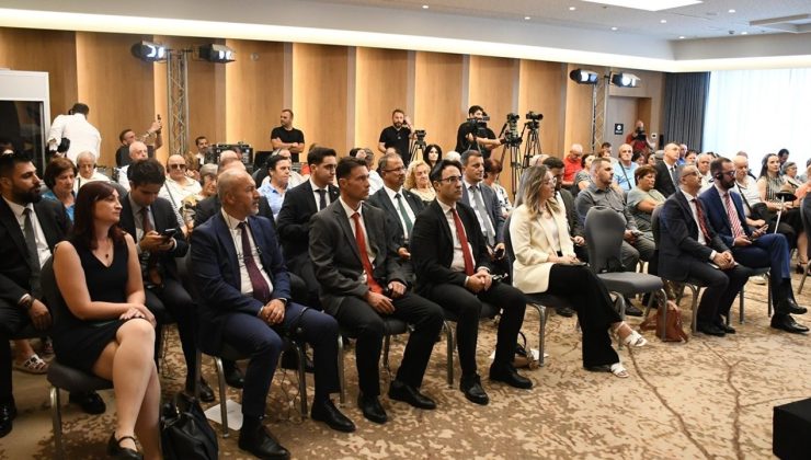Arnavutluk’ta ‘Zaferin Adı Türkiye’ Paneli Gerçekleştirildi