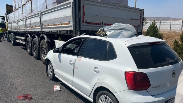 Tıra Çarpan Otomobilin Sürücüsü Hayatını Kaybetti