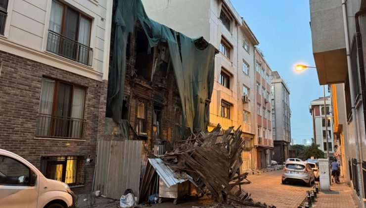 Bakırköy’de Tarihi Binada Kısmi Çökme Olayı Başladı