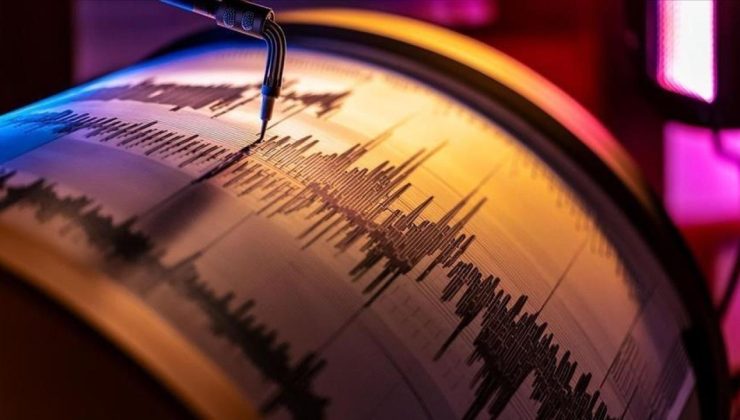 Endonezya'da 7,8 büyüklüğünde deprem