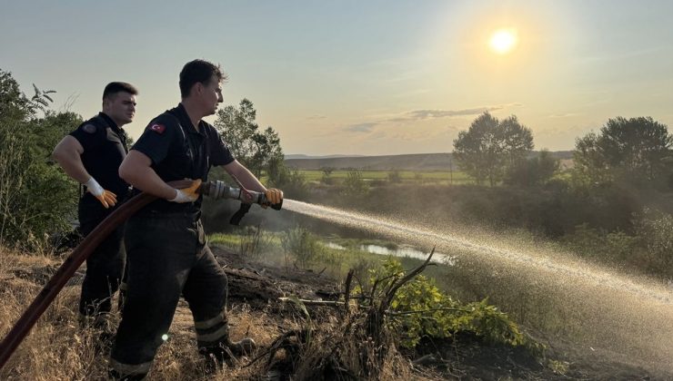 Edirne’de Tunca Nehri Kenarında Yangın Kontrol Altına Alındı