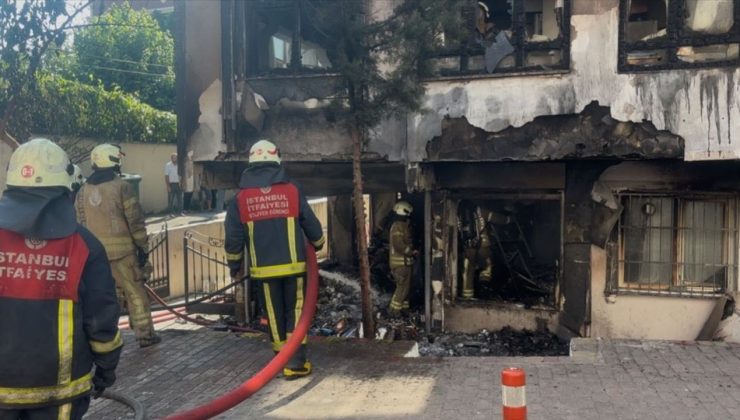 Fatih’teki Ecza Deposunda Yangın Kontrol Altına Alındı