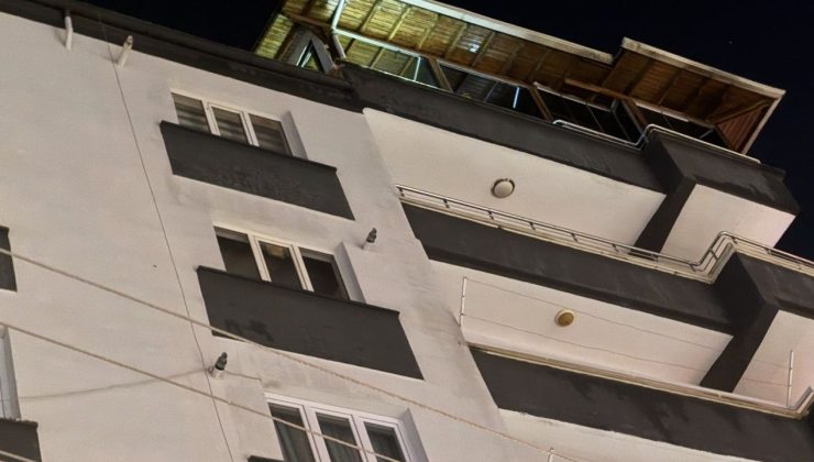 Gaziantep’te 7 Katlı Binanın Terasındaki Yangın Söndürüldü