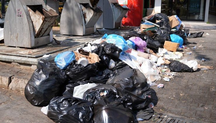 İzmir Karşıyaka’da Çöp Sorunu Büyüyor: Vatandaşlar Tepkili
