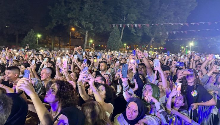Kahramanmaraş Geleneksel Ağustos Fuarı, Bayhan Konseri ile Coştu