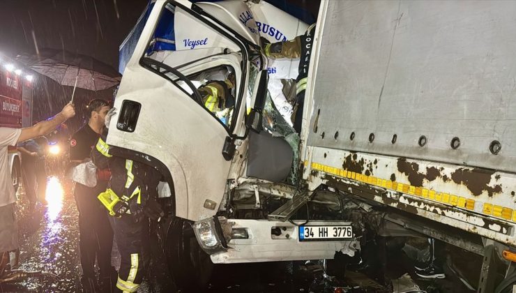 Kocaeli’de Zincirleme Trafik Kazasında 1 Kişi Hayatını Kaybetti