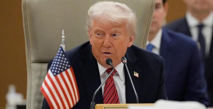 Trump, İran’la anlaşmaya varamazlarsa “ikinci aşamaya” geçeceklerini söyledi