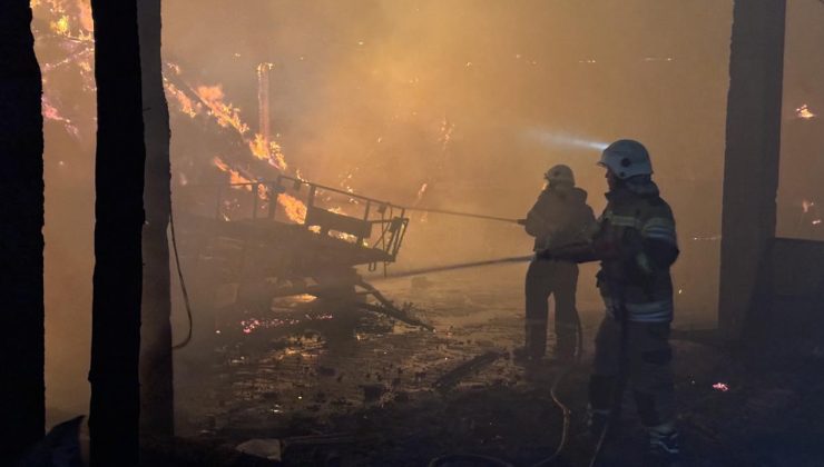 Kütahya’da yangın: 2 köy evi ve 3 samanlık yandı