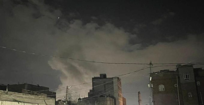 Soykırımcı İsrail Sana’ya hava saldırısı düzenledi: 2 ölü
