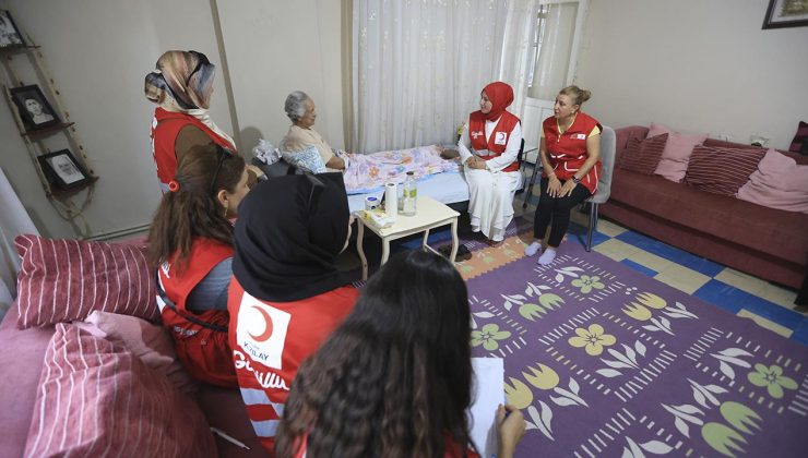 Türk Kızılay, yaşlı bireyler için destek çalışmalarını sürdürüyor