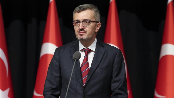 İletişim Başkanı Duran, dünya şampiyonu olan milli karateci Şamdan’ı kutladı