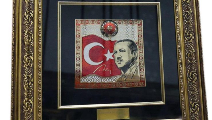Bahçeli’den Cumhurbaşkanı Erdoğan’a anlamlı hediye