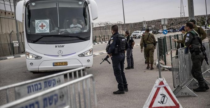 Filistinli esir, katil İsrail cezaevlerinde kullanılan yeni işkence yöntemi “tabut”u ifşa etti