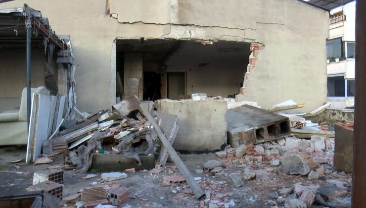 Küçükçekmece’de termosifon patlayan evin duvarları yıkıldı