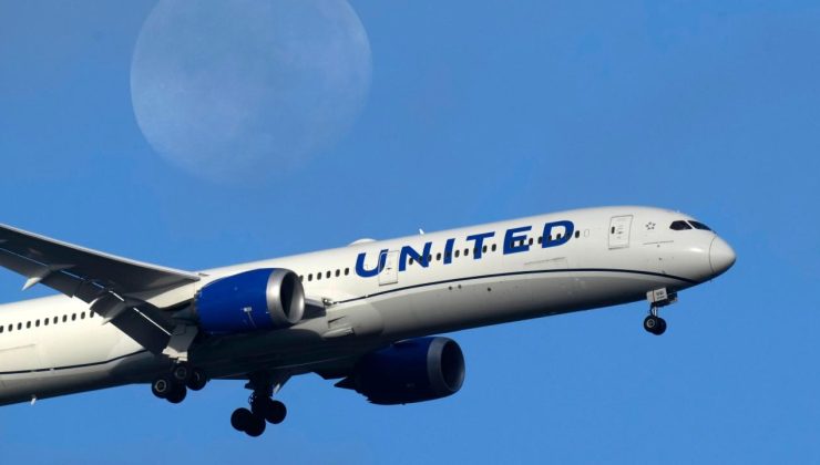 United Airlines uçağına çarpan gizemli cismin ne olduğu ortaya çıktı