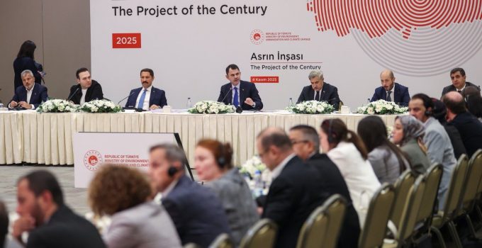 Yabancı gazetecilerden asrın inşasına övgü! KGK dış temsilcileri de oradaydı