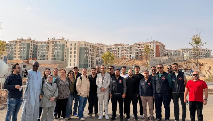 Yabancı gazeteciler deprem şehirlerinde asrın inşasına hayran kaldılar