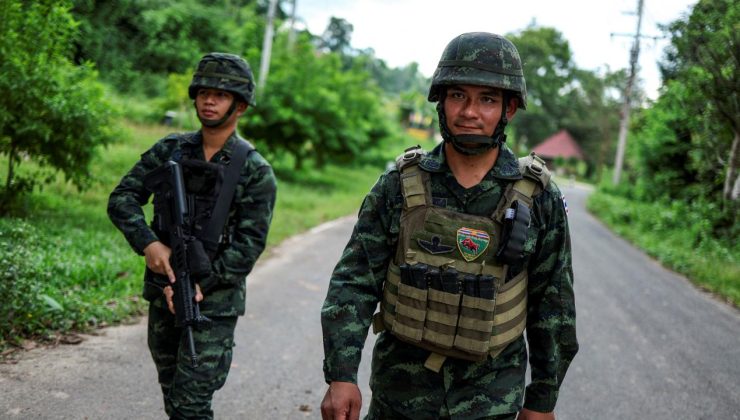Tayland, barış anlaşmasını askıya almasının ardından Kamboçya tarafına ateş açtı