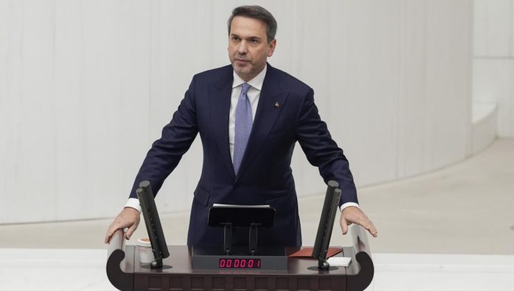 Bakan Bayraktar: Türkiye’de her bir saatte yaklaşık 10 dönüm güneş tarlası kuruyoruz