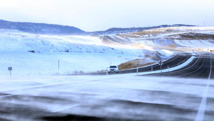 Ardahan-Şavşat kara yolunda ulaşıma kar engeli