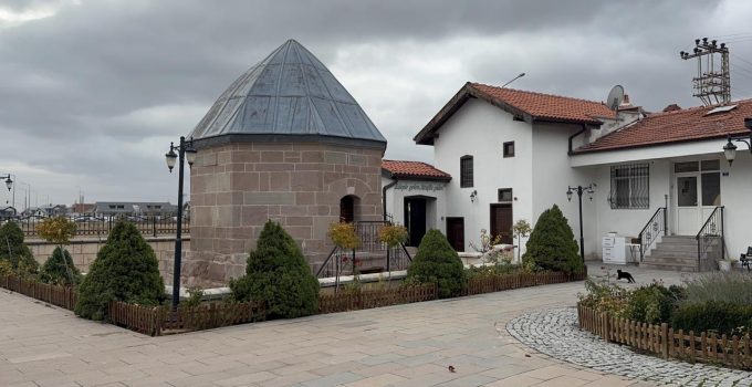 Türbedarlık geleneği “tuz” ikramıyla devam ediyor