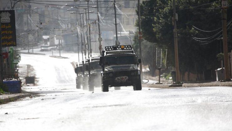 Katil İsrail askerleri Batı Şeria’da bir Filistinliyi ateş açarak öldürdü
