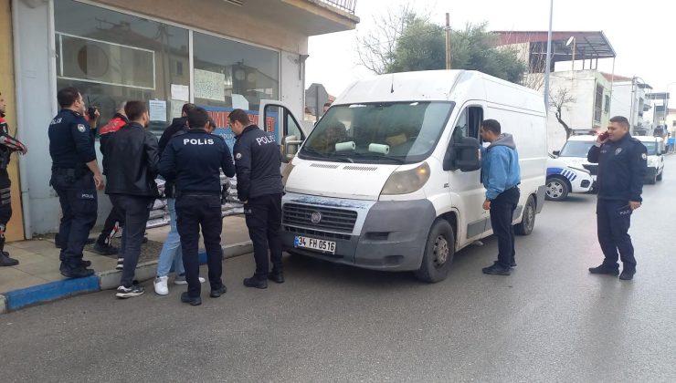 ‘Dur’ ihtarına uymayan araçta 35 düzensiz göçmen yakalandı