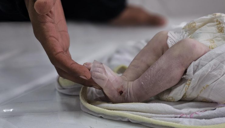 Gazze’de soğuktan bir bebek daha hayatını kaybetti