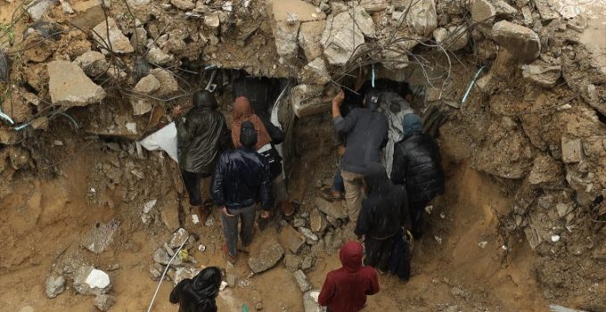 Gazze’de etkili olan fırtına nedeniyle hayatını kaybedenlerin sayısı 14’e yükseldi