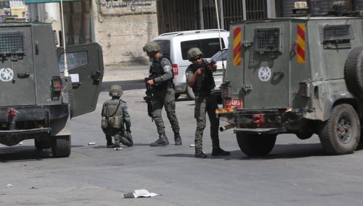 Katil İsrail ordusu, Gazze’de sarı hattı geçtiği gerekçesiyle 2 Filistinliyi öldürdü