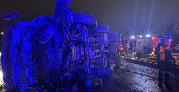 İstanbul'da zincirleme trafik kazası: Ölü ve yaralılar var