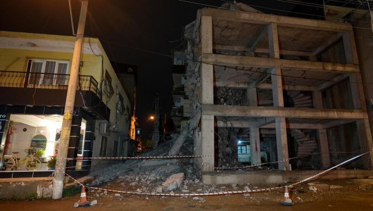 Yıkım sırasında kopan beton parçaları yandaki eve zara verdi
