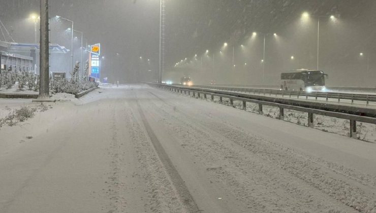İstanbul’da bazı bölgelerde kar yağışı etkili oluyor