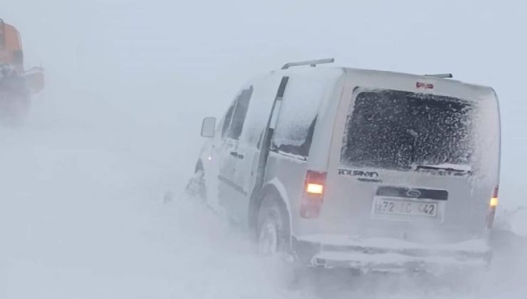 Palandöken geçidinde kar ve tipi nedeniyle mahsur kalanlar kurtarıldı