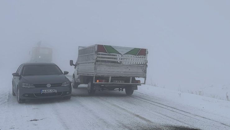 KarsGöle kara yolunda kar ve sis ulaşımı olumsuz etkiliyor