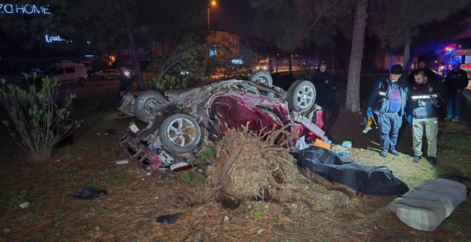 Karabük’te otomobil ağaca çarpıp devrildi: 1 ölü