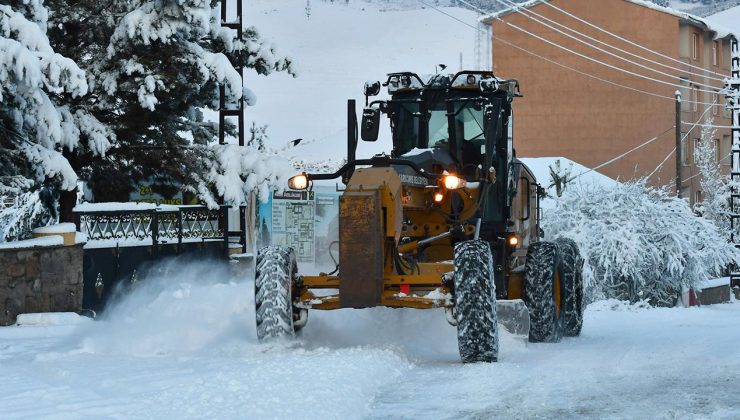 Yoğun kar nedeniyle 22 yol ulaşıma kapandı