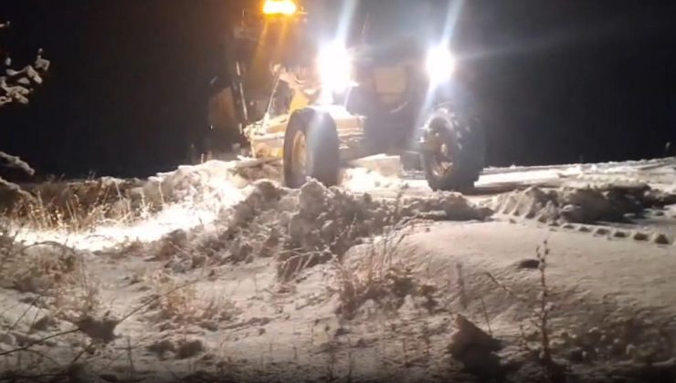 Kars’ta yoğun kar yağışı: Mahsur kalan 2 araç kurtarıldı