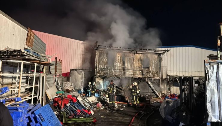 Kocaeli’de geri dönüşüm deposunda yangın