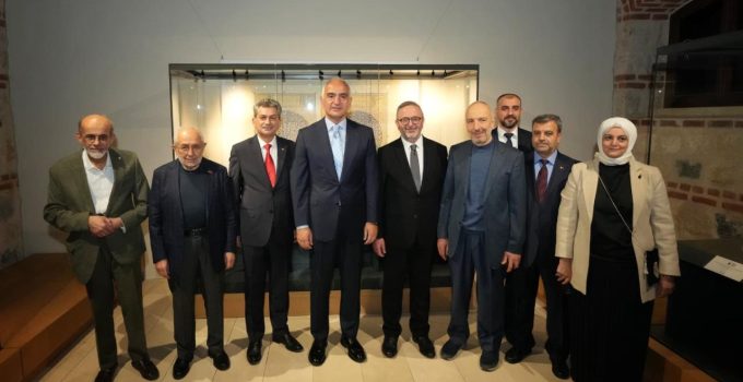 700 yıllık yazma eserler İstanbul’da bir araya geldi