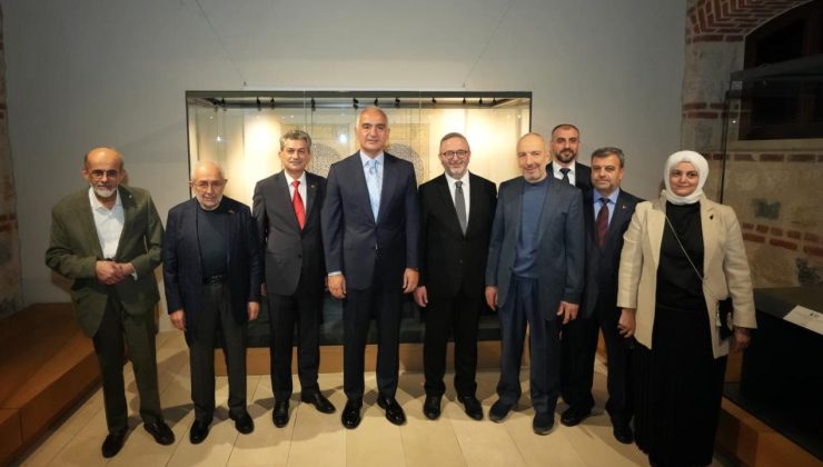 700 yıllık yazma eserler İstanbul’da bir araya geldi