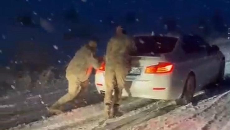 Muş’ta mahsur kalan 5 araçtaki 13 kişi kurtarıldı