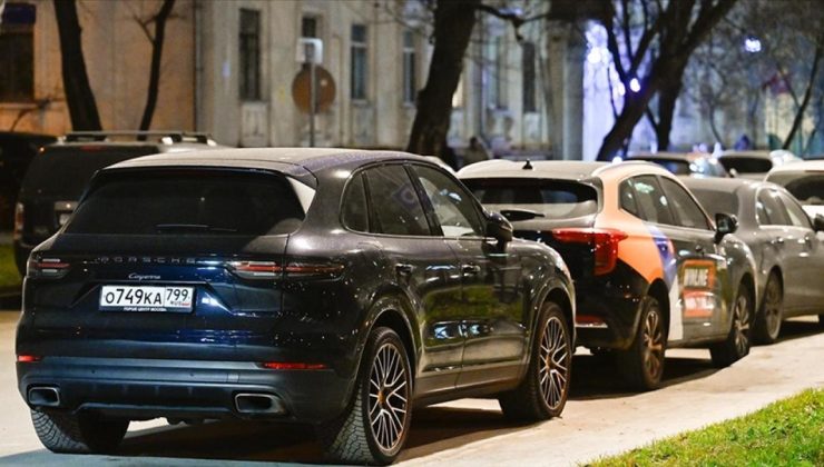 Rusya’da yüzlerce Porsche sahibi araçlarını çalıştırmakta sorun yaşadı