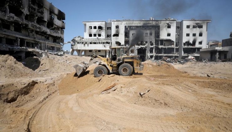 Gazze’deki Şifa Hastanesinin bahçesine defnedilen cenazelerin nakline başlanacak