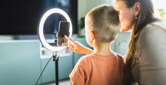 Anket: Avustralya’da yetişkinlerin yüzde 79’u yeni sosyal medya yasağını destekliyor