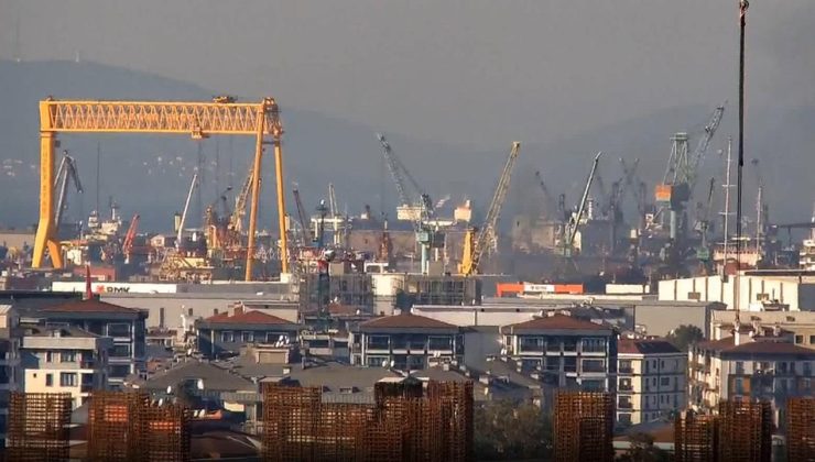 Tuzla'da tersanede gemi yangını