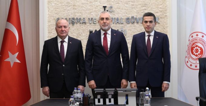 Bakan Işıkhan: Çalışanlarımızın gelirlerini koruyacak bir çalışma yürüteceğiz