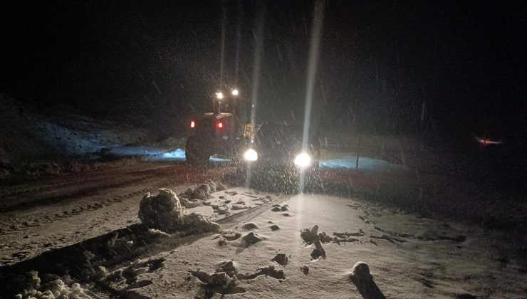 Muş’ta yoğun kar: Yolda mahsur kalan 10 kişi kurtarıldı