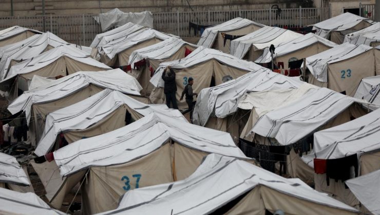 Soykırımcı İsrail Gazze’de çadırlara saldırdı: 800’den fazla kişi barınaksız kaldı